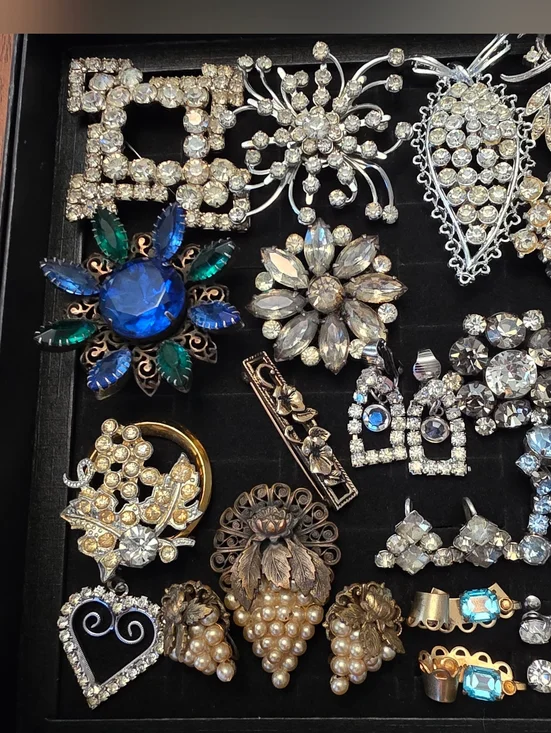 2 Trays Huge Bling Vintage To Antique Earring Necklace Brooch Lot Bundle - Picture 3 of 15
